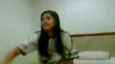 Side Fuck video lucah budak budak bang dengan Lilit Sweet yang seksi daripada Ejen Awam
