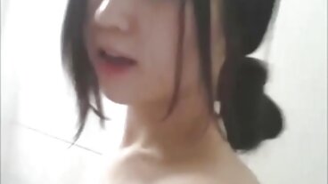 Seks fleksibel dengan Kat Dior miang dari video lucah bini melayu Team Skeet