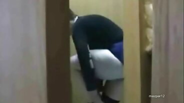 Tindakan cumshot cerita lucah budak sekolah dengan pengawas Kali Roses dari Swallowed